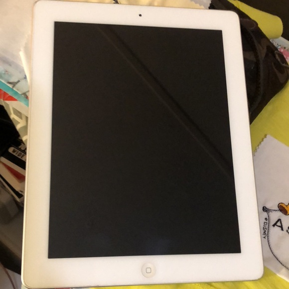 Apple iPad 2nd gen excellent condition hardly ever used it . Model #A1458 - Picture 4 of 5
